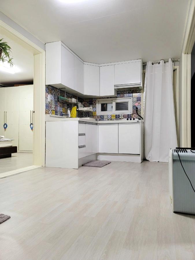 Căn hộ Northwestern Of A Quiet And Spacious House Seoul